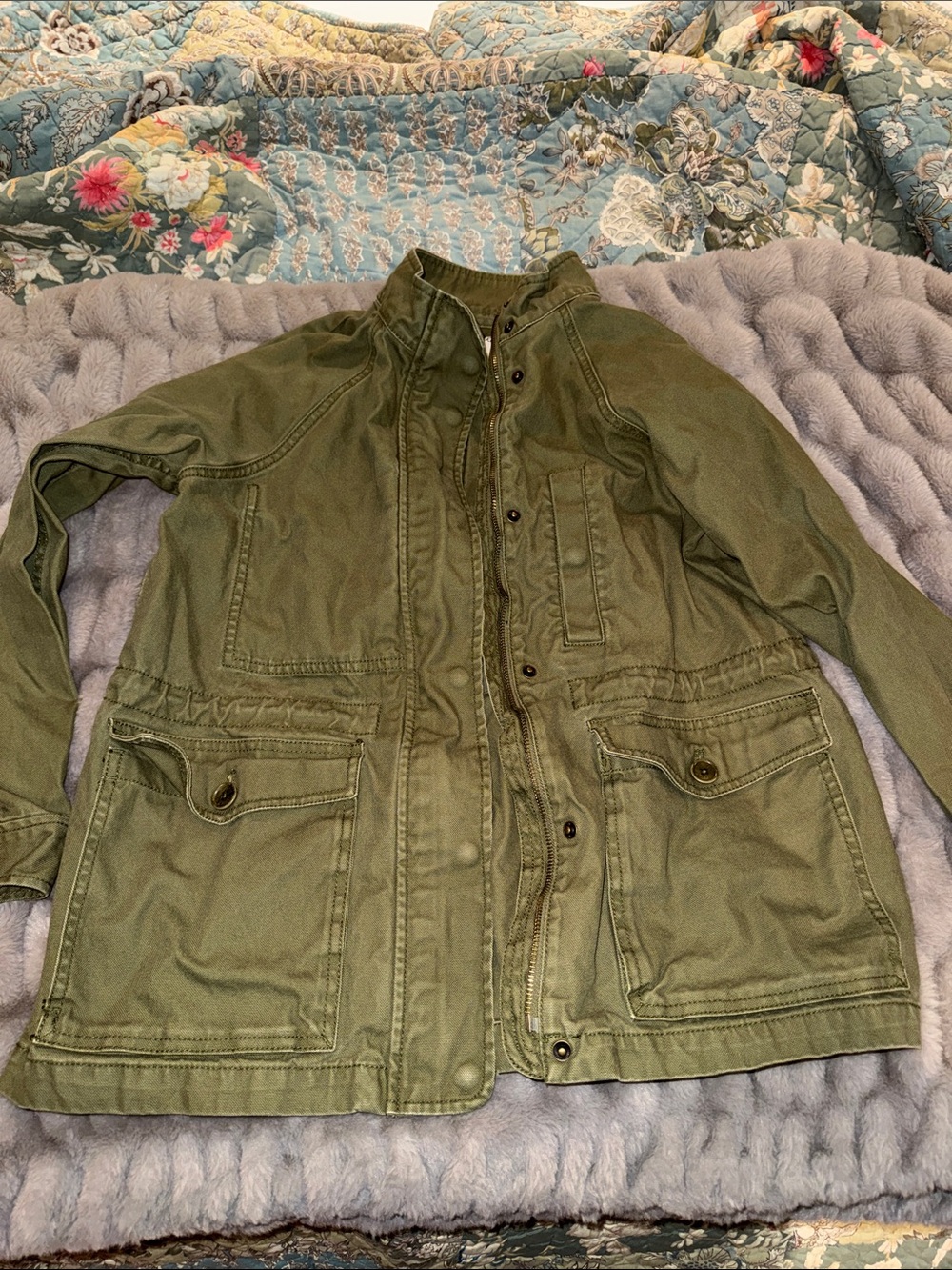 Madewell Women’s Olive Utility Jacket with Multiple Front Pockets